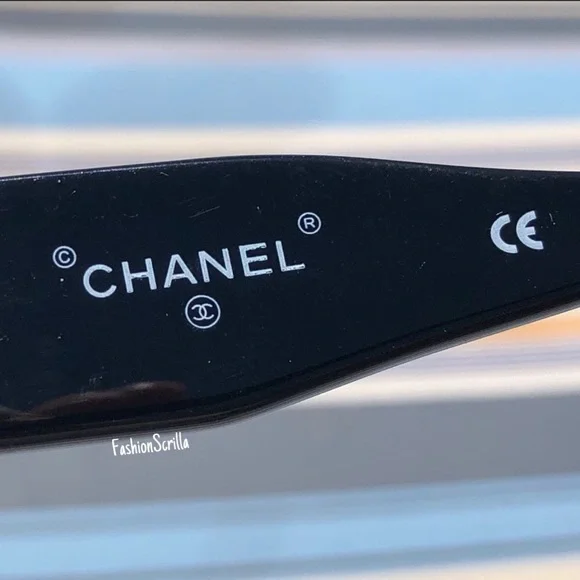 Vintage CHANEL 1993 Runway Black CC Logo Lens Editorial Oversized Sunglasses - Picture 12 of 17